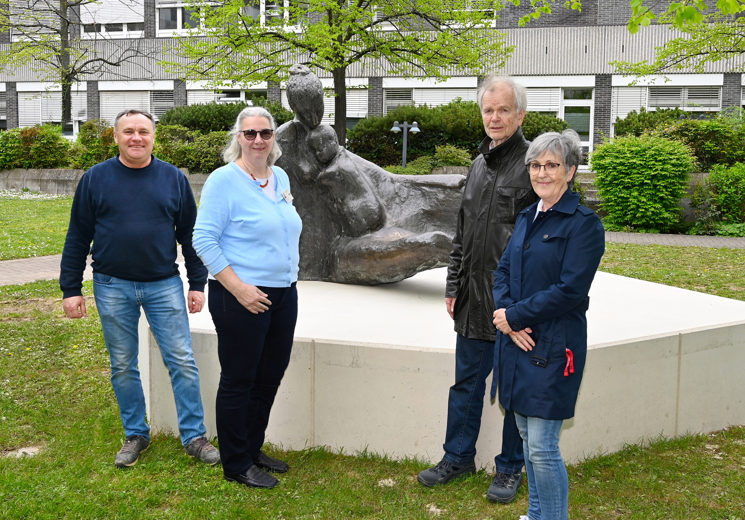 Bronzestatue kehrt zum St. Marien-Hospital zurück